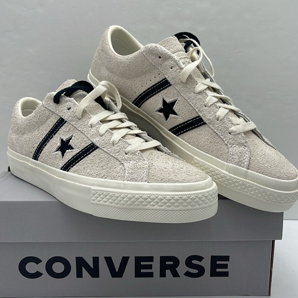 Converse WMNS Suede Sneakers A06424C
ONE STAR ACADEMY PRO OX EGRET/BLACK - Picture 4 of 16